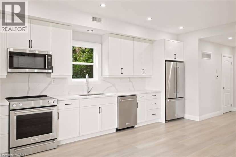 129 ST GEORGE Street — photo 4 of 40
