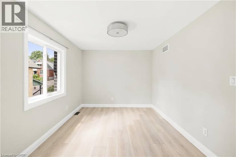 129 ST GEORGE Street — photo 12 of 40