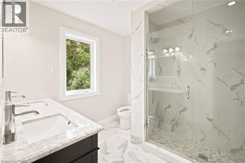 129 ST GEORGE Street — photo 16 of 40