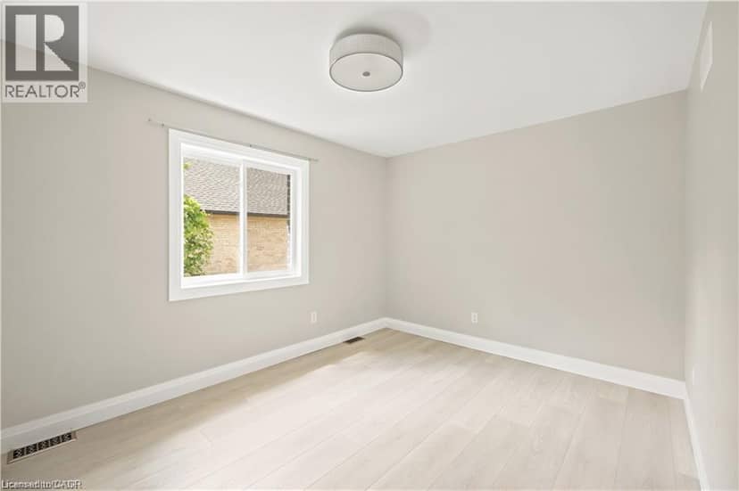 129 ST GEORGE Street — photo 13 of 40