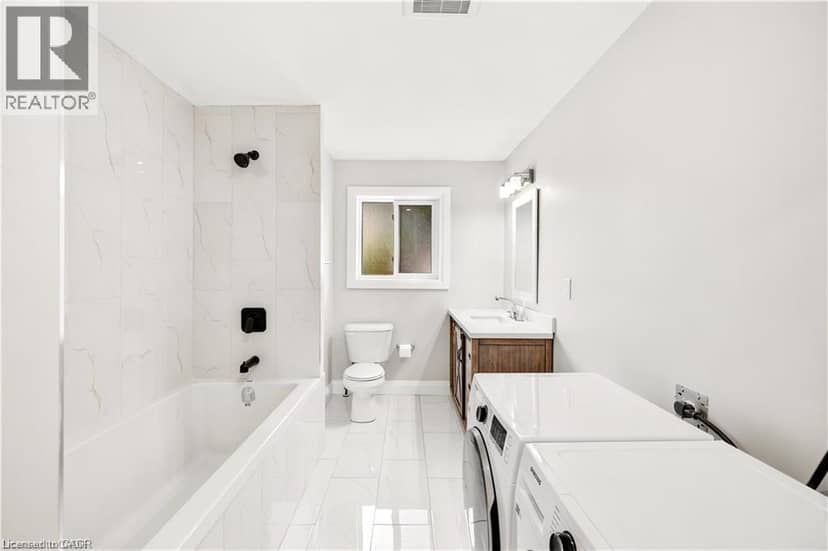 129 ST GEORGE Street — photo 11 of 40
