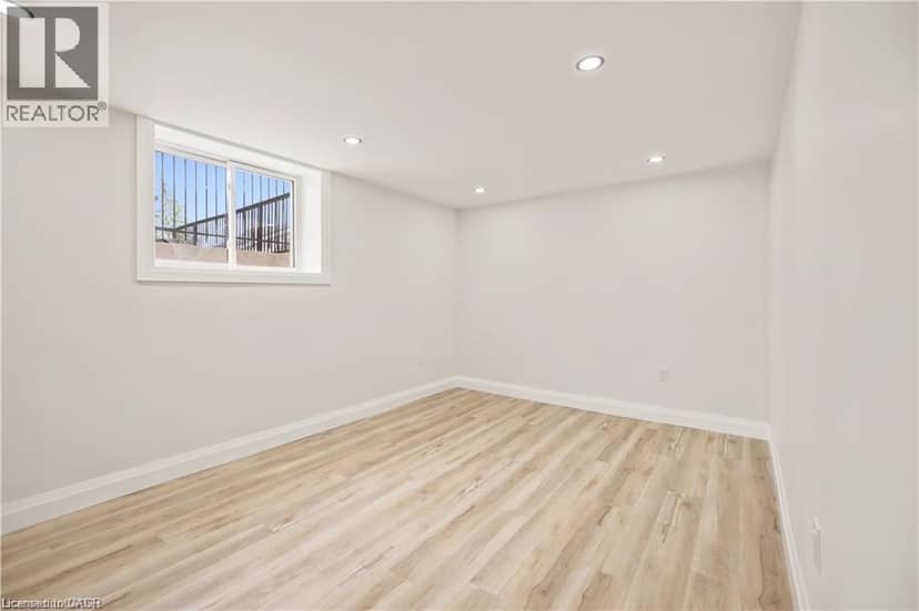 129 ST GEORGE Street — photo 39 of 40