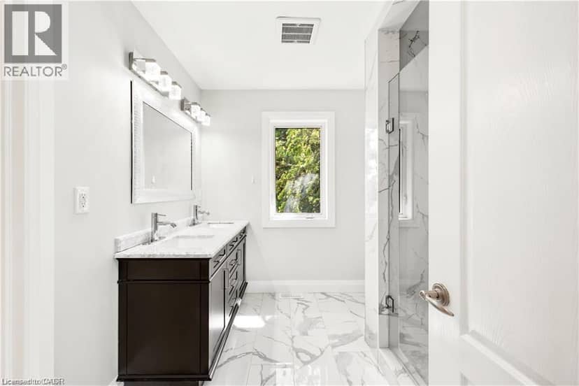129 ST GEORGE Street — photo 17 of 40