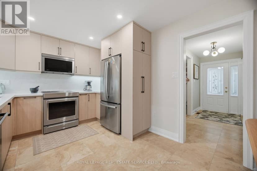 726 Netherton Crescent — photo 12 of 40