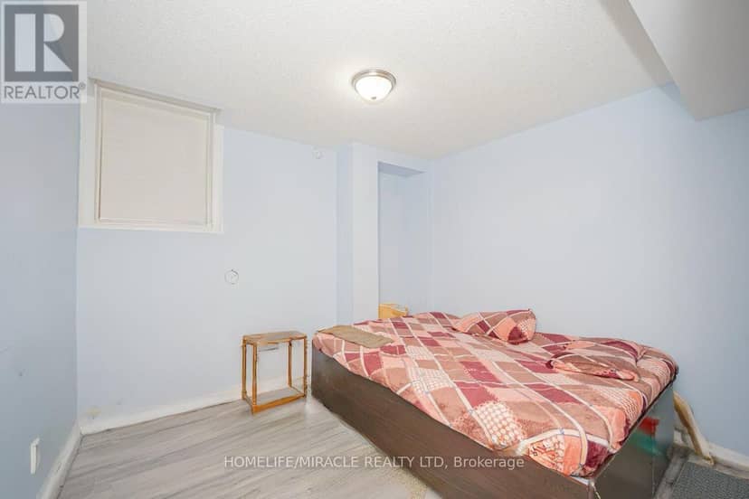 23 Hendricks Crescent — photo 33 of 37