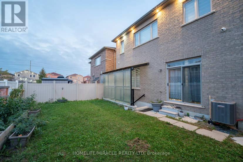 23 Hendricks Crescent — photo 35 of 37