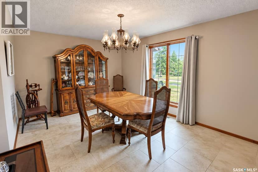 830 Chester PLACE — photo 10 of 40