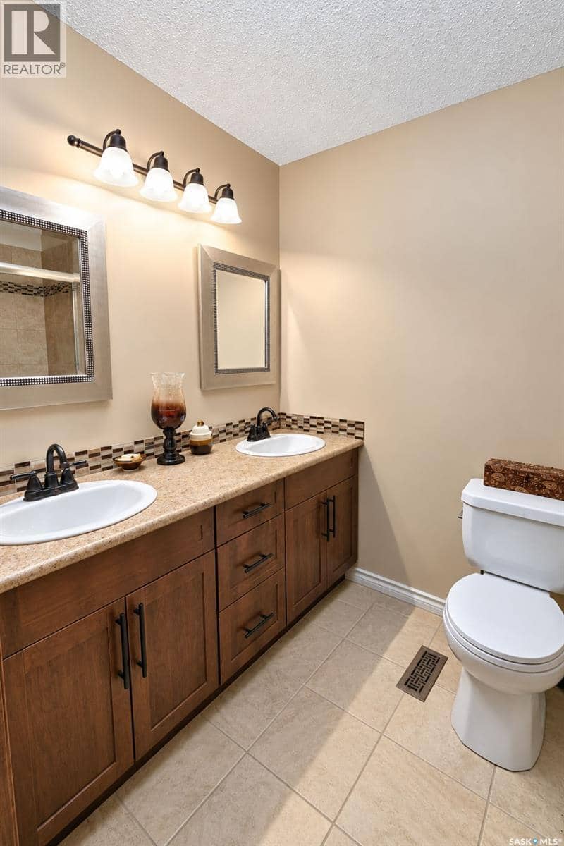830 Chester PLACE — photo 22 of 40