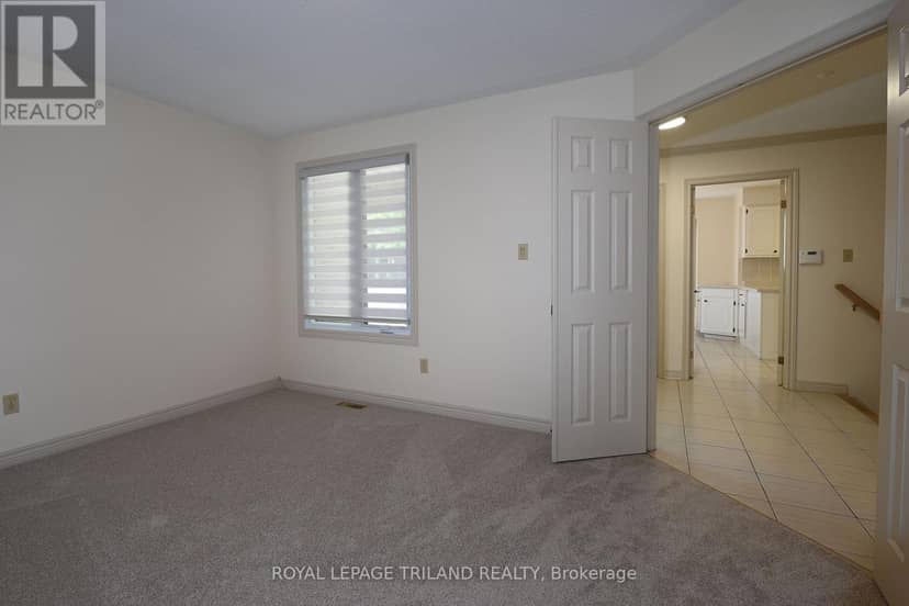4 - 94 Pine Valley Gate — photo 11 of 31