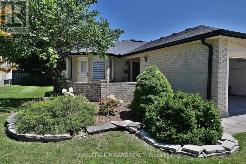 4 - 94 Pine Valley Gate — photo 2 of 31