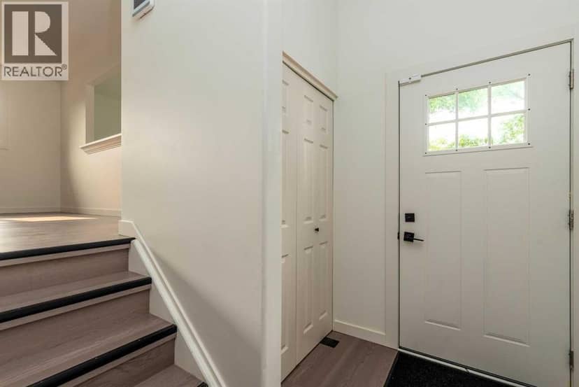 4821 48 Street — photo 2 of 30