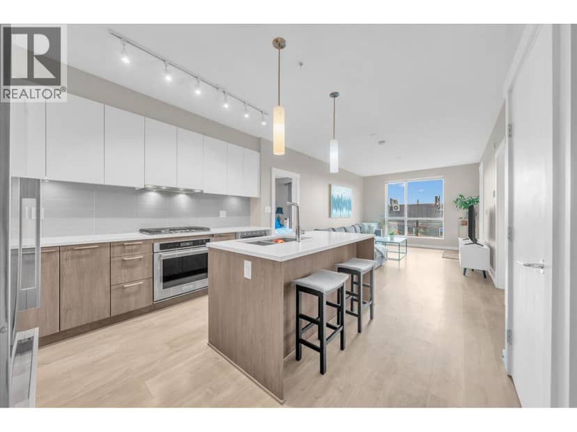 303 625 E 3RD STREET, North Vancouver