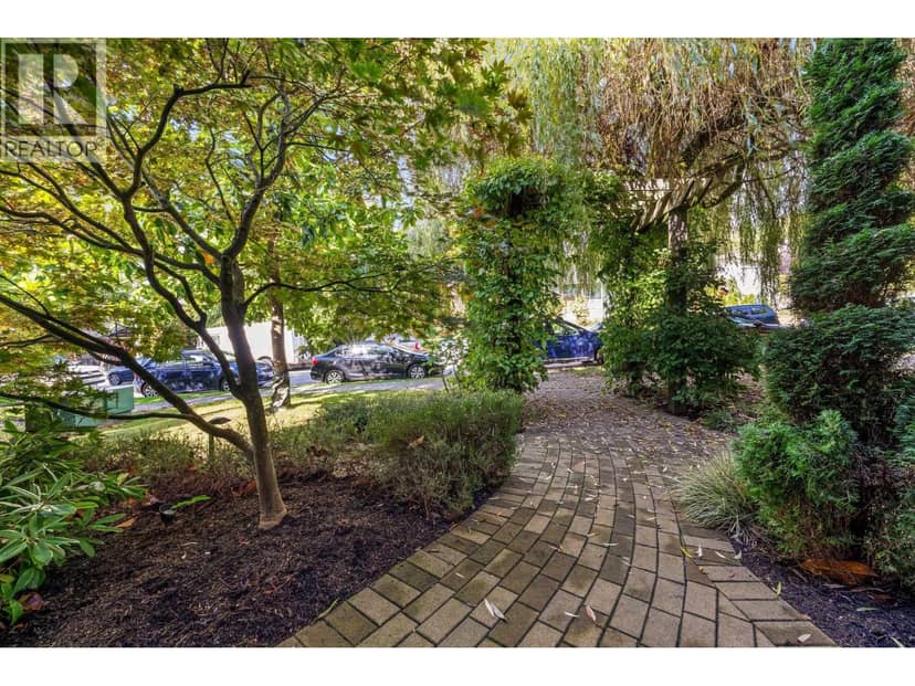 1 651 W 14TH STREET, North Vancouver, photo 2