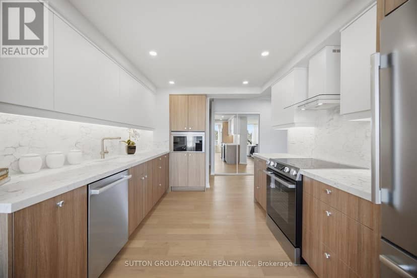 411 - 1 Aberfoyle Crescent — photo 8 of 35