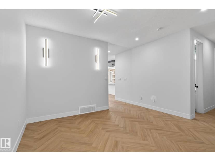 2316 63 AV NE — photo 22 of 40