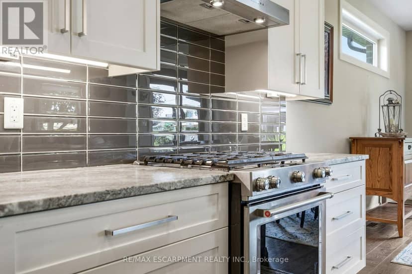 42 Carlton Avenue — photo 14 of 40