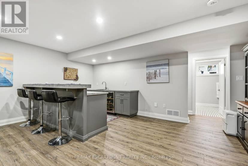 42 Carlton Avenue — photo 34 of 40