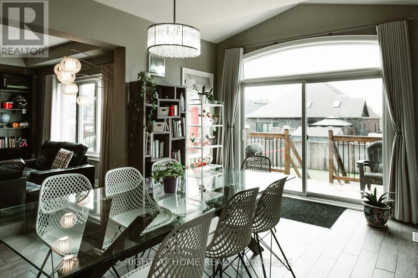 18 Joyce Crescent — photo 10 of 40