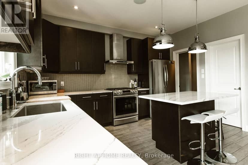 18 Joyce Crescent — photo 13 of 40