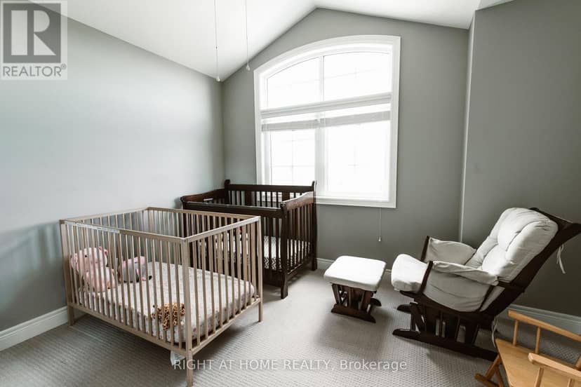 18 Joyce Crescent — photo 24 of 40