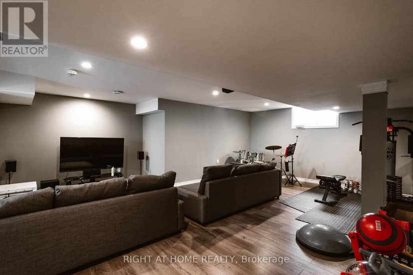 18 Joyce Crescent — photo 27 of 40