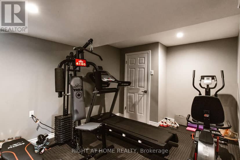 18 Joyce Crescent — photo 28 of 40