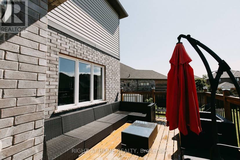 18 Joyce Crescent — photo 33 of 40