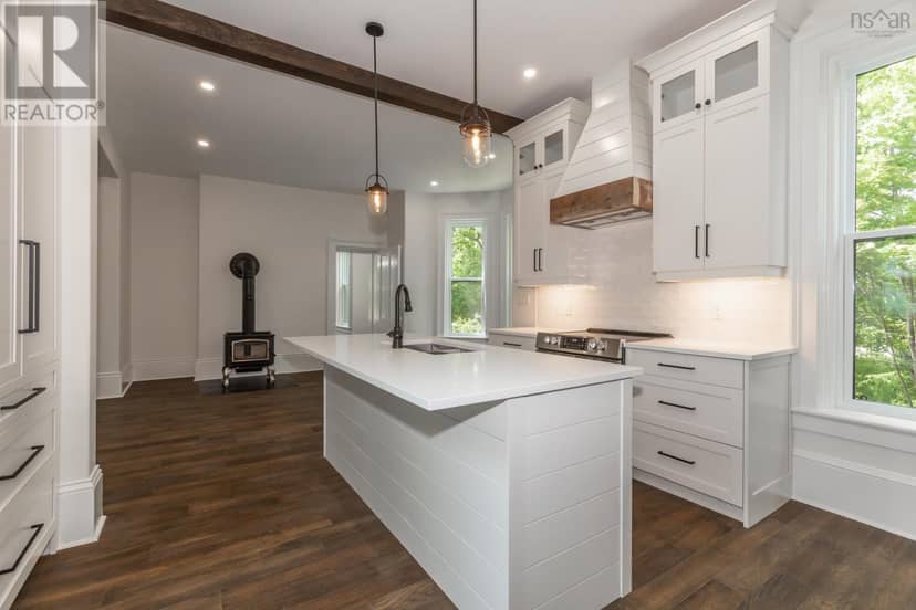 780 St. George Street — photo 16 of 32