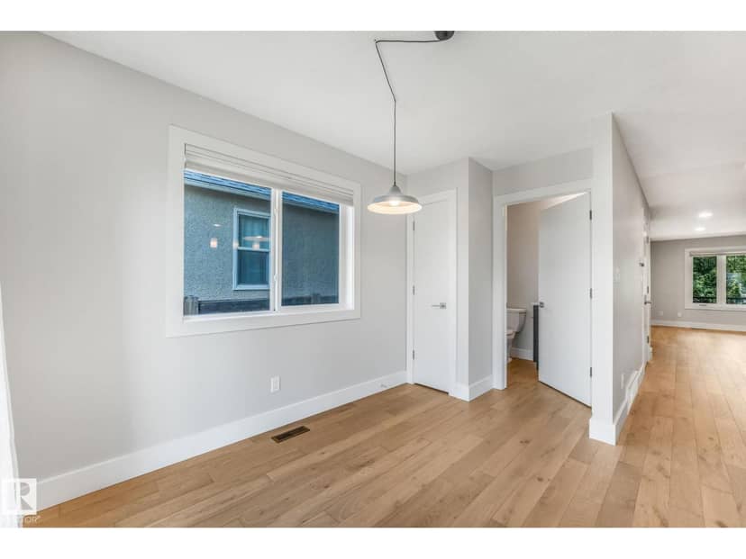 10433 70 AV NW — photo 11 of 40