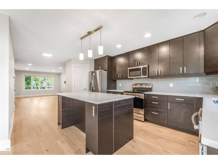 10433 70 AV NW, Edmonton