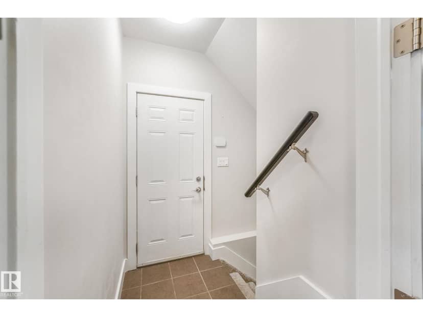 10433 70 AV NW — photo 33 of 40