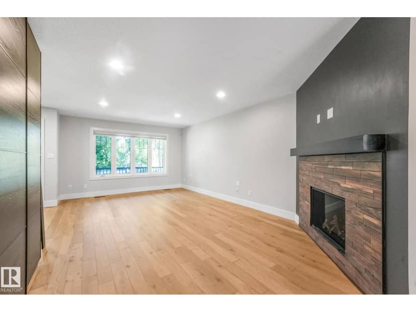 10433 70 AV NW — photo 14 of 40