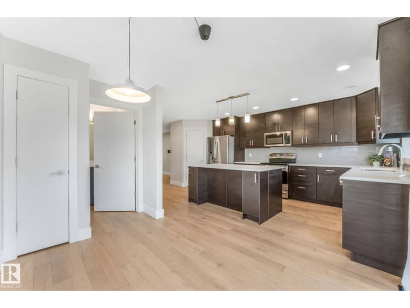 10433 70 AV NW — photo 13 of 40