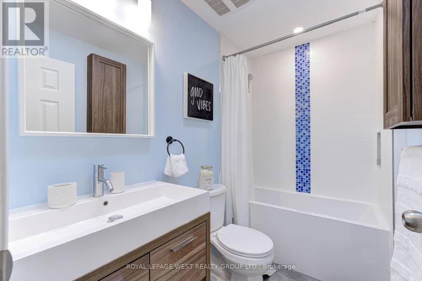 44 Fisher Street — photo 13 of 16