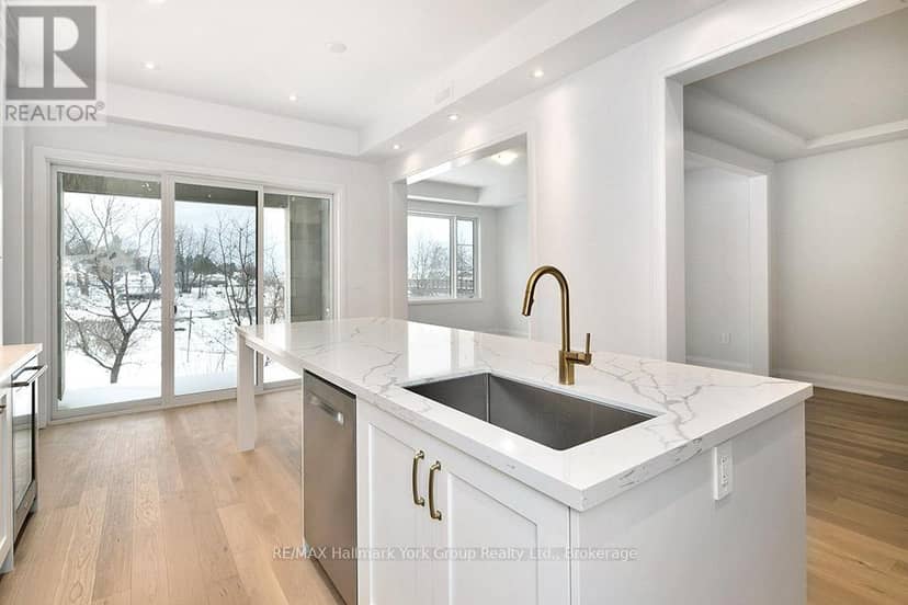 5-11 Bay Street E — photo 16 of 40
