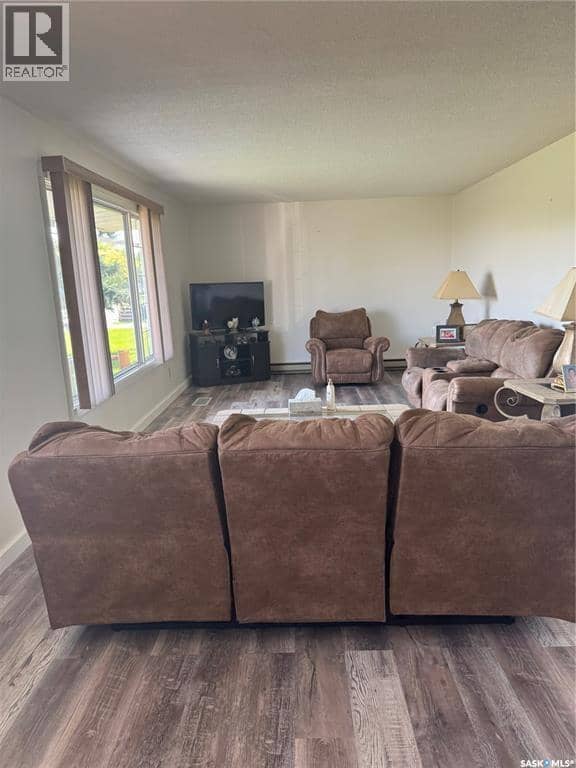 203 MacDonald STREET — photo 4 of 16