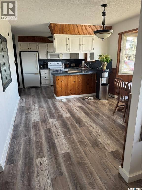 203 MacDonald STREET — photo 5 of 16