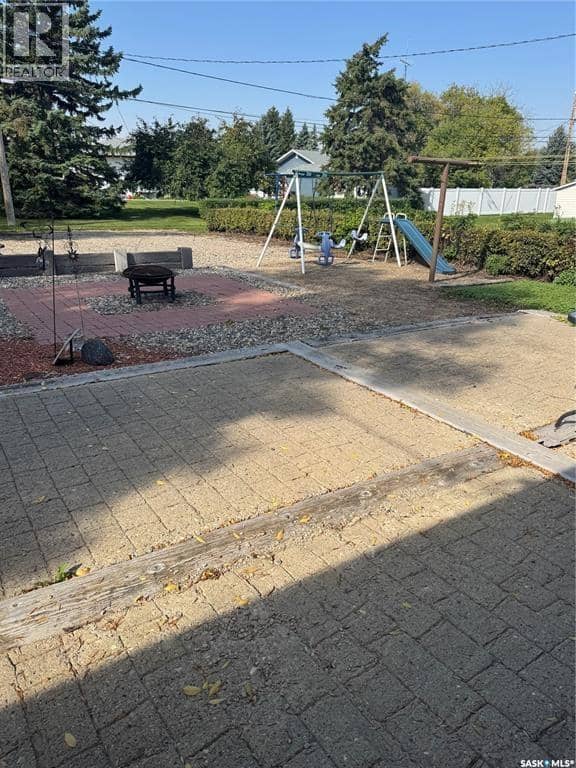203 MacDonald STREET — photo 9 of 16