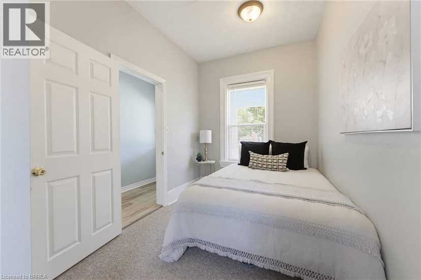 112 GRAND RIVER Avenue — photo 21 of 40