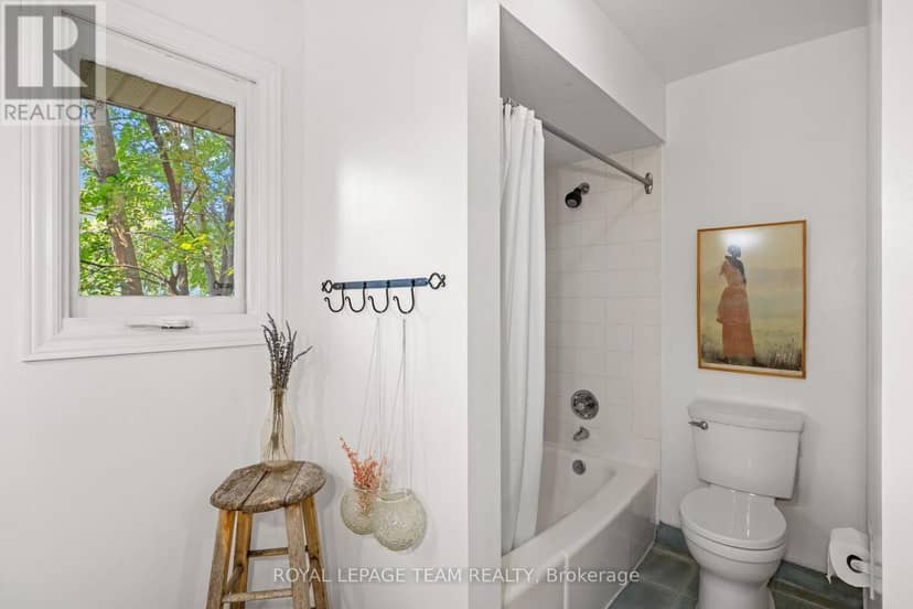 33 Rutherford Crescent — photo 31 of 40
