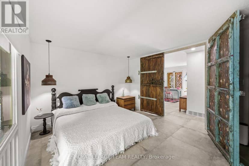 33 Rutherford Crescent — photo 34 of 40