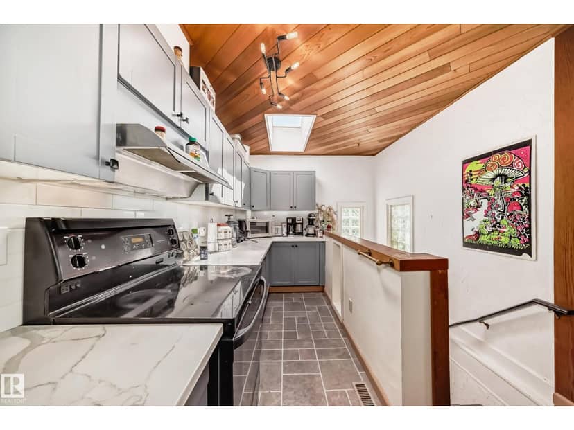 11643 76 AV NW — photo 9 of 40