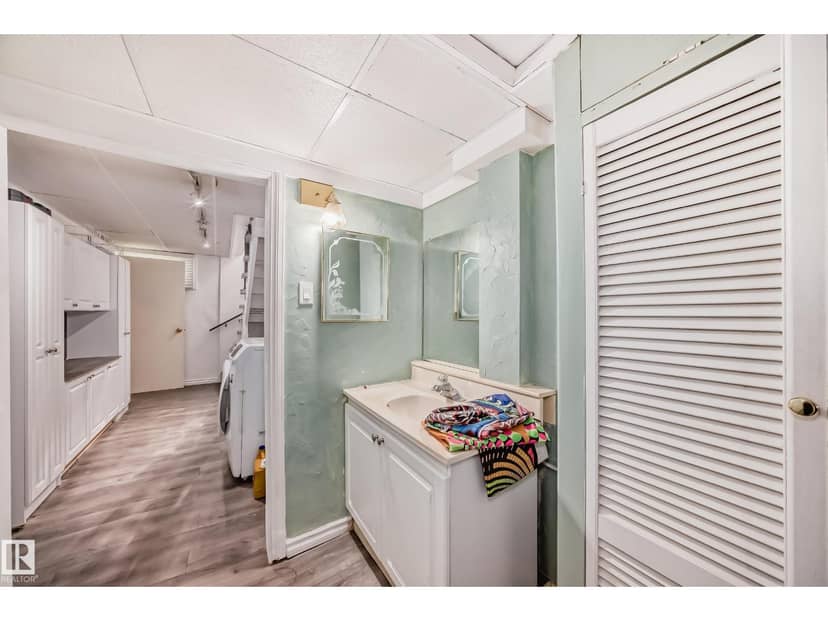 11643 76 AV NW — photo 37 of 40
