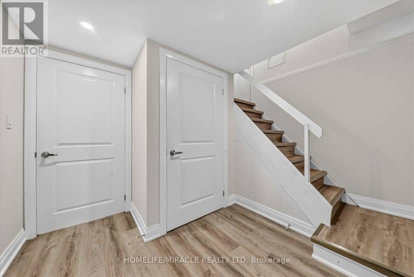18 Elderfield Crescent — photo 27 of 40