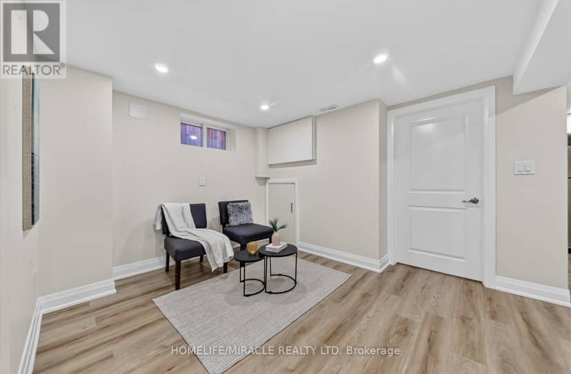 18 Elderfield Crescent — photo 30 of 40