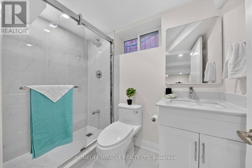 18 Elderfield Crescent — photo 37 of 40