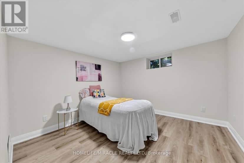 18 Elderfield Crescent — photo 40 of 40