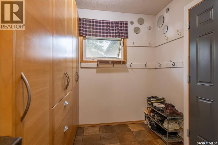 517 East DRIVE — photo 32 of 40