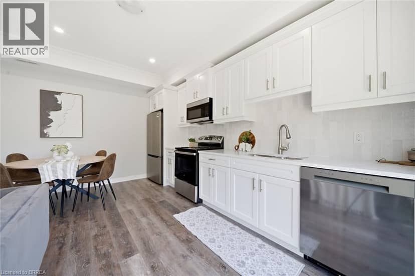 11 ONTARIO Street, Brantford, photo 8