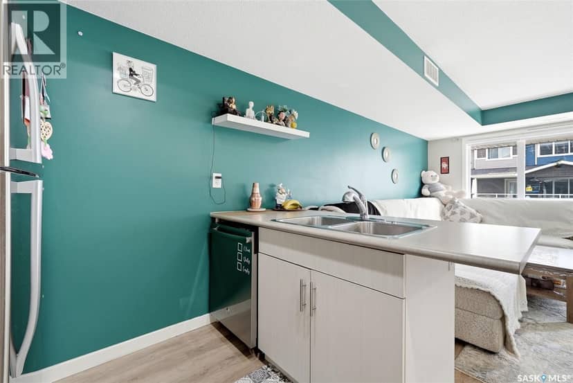 302B 3355 Green Poppy STREET — photo 11 of 25